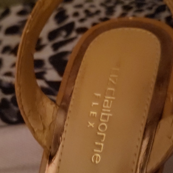 Two Liz Claiborne heels - Picture 6 of 16
